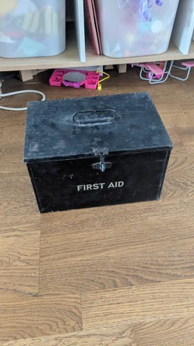 Vintage metal first aid - metal,